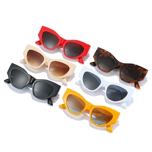 Cat eye fashion sunglasses set in six colors with thick frames and UV400 protection