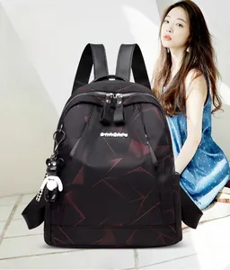 Sac à dos imperméable en nylon avec motifs géométriques et charmant petit ours