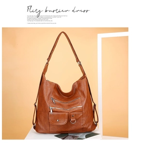 Détail du grand sac bandoulière marron vintage avec plusieurs poches zippées pratiques