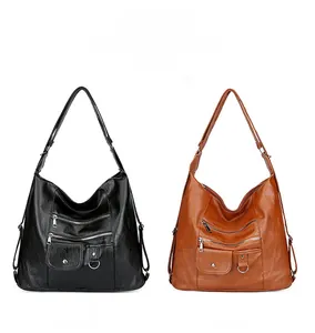 Vue détaillée de grands sacs bandoulière en similicuir noir et marron avec poches zippées
