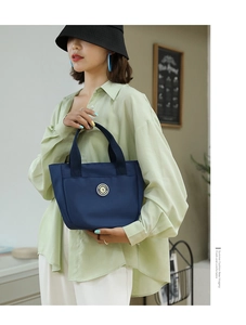 Grand sac fourre-tout en nylon bleu marine avec imprimé élégant et poignées solides