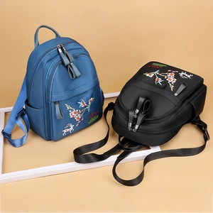 Sac à dos étanche avec broderie de fleurs et cerf de style chinois en bleu et noir