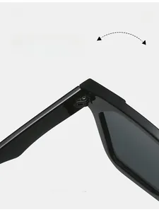 Detailansicht der langlebigen Metallscharniere an der glänzend schwarzen Retro-Sonnenbrille
