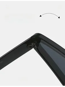 Makro-Detail des robusten Metallscharniers und CE-Kennzeichen an der Y2K-Sonnenbrille