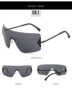 Trois vues de lunettes Y2K sans monture avec verres foncés et détails de croix