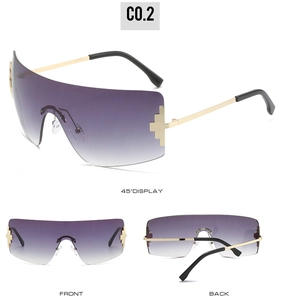 Vue en trois angles des lunettes Y2K sans monture dégradé violet et croix dorées