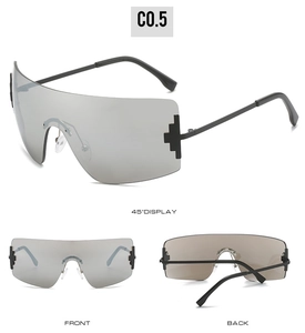 Vue sous trois angles de lunettes Y2K sans monture argentées avec détails croix et miroir
