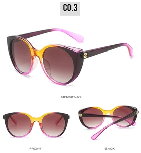 Détail des lunettes de soleil œil de chat avec monture dégradée et logo en métal doré