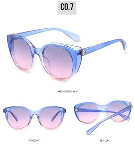 Vue triple des lunettes de soleil œil de chat avec verres dégradés et monture bleue