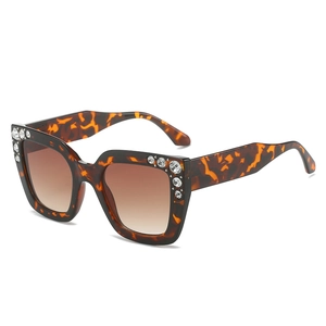 Chic square oversized cat eye sunglasses with leopard frame and rhinestone accents