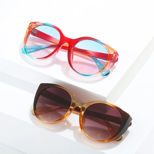 Lunettes de soleil œil de chat surdimensionnées avec montures et verres dégradés colorés
