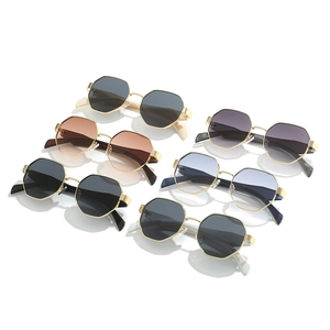 Lot de lunettes de soleil octogonales en métal avec verres vintage et montures dorées