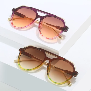 Oversized retro pilot sunglasses with gradient frames and lenses in a stepped layout