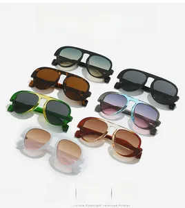 Collezione dettagliata di occhiali da sole aviator oversize con montatura spessa