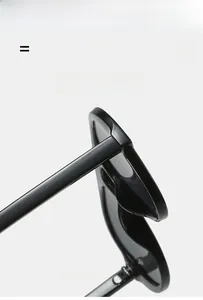 Dettaglio montatura aviator nera lucida con cerniere delle aste leggere e super elastiche