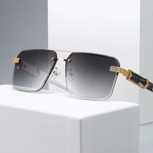 Fashionable oversized square rimless sunglasses with gradient lenses and wood grain temples