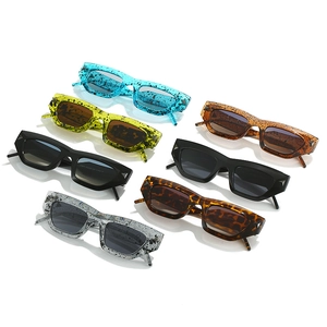 Collezione di occhiali cat-eye anti-luce blu con motivi a inchiostro e colori