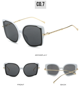 Details von Cat-Eye-Sonnenbrillen mit zweifarbigen Rahmen und goldenen verdrehten Bügeln