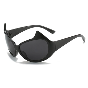Y2K punk style black devil horn cat eye sunglasses with sharp bat wing frames