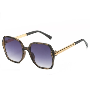 Oversized Square Sunglasses PC Frame Metal Chain Temples UV400 Protection Gradient Lenses Retro Fashion Eyewear For Women
