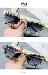 Détails des lunettes de soleil œil de chat serties de strass et verres dégradés