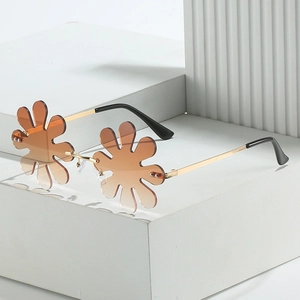 Retro bohemian flower-shaped rimless sunglasses with orange gradient lenses and gold frame