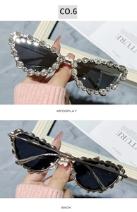 Gros plan détaillé des lunettes de soleil œil-de-chat avec strass brillants sertis main