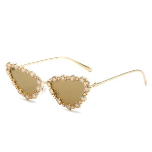 Lunettes de soleil cœur en métal doré avec cristaux étincelants et verres dégradés marron