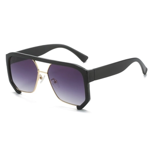 Oversized punk hip hop sunglasses with black frame, gold bridge and purple gradient lenses