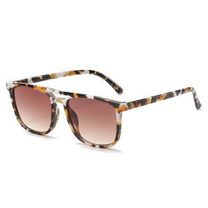 Retro flat top square sunglasses with tortoise frame and brown gradient lenses