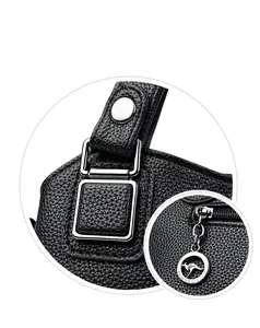 Dettaglio dell'hardware in argento e ciondolo a canguro sulla borsa in pelle nera