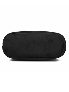 Detail view of the oval-shaped bottom base made of black water-resistant nylon material