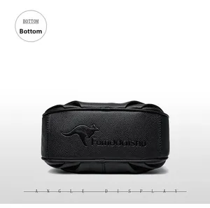 Dettaglio del fondo di una borsa in morbida pelle con logo impresso e cuciture fini