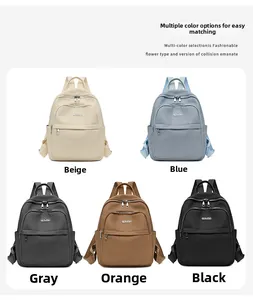 Sac à dos en nylon imperméable présenté en beige, bleu, gris, orange et noir options