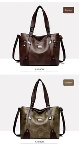 Détail de sacs cabas en similicuir grainé marron et vert avec quincaillerie rétro chic