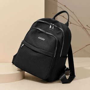 Sac à dos femme en nylon noir à texture gaufrée avec grande capacité pour voyage