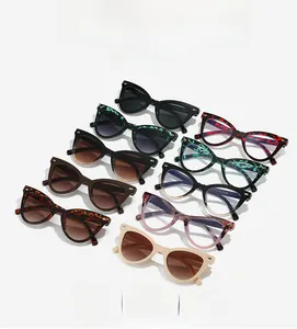 Présentation de lunettes de soleil œil de chat vintage et anti-lumière bleue multicolores