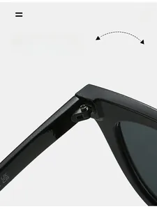 Détail macro d'une charnière en métal de lunettes œil de chat avec marquage qualité UK CA