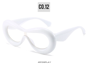 Détail de la monture de lunettes épaisse en PC blanc vue sous un angle latéral de 45°
