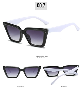 Cat-Eye-Sonnenbrille Detail mit schwarzen Rahmen, Silberpunkten und lila Verlaufsgläsern