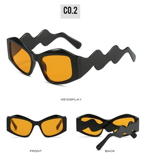 Vue en trois angles des lunettes de soleil à branches ondulées avec monture noire et verres orange