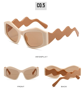 Vues détaillées de lunettes de soleil irrégulières avec branches ondulées et monture crème