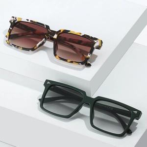 Occhiali da sole quadrati chic in tartaruga e verde scuro con lenti sfumate