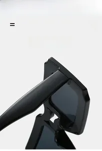 Vue détaillée des lunettes de soleil carrées noires légères et super élastiques à branches