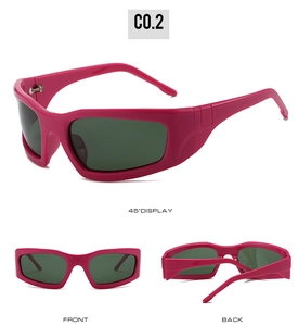 Trois vues de lunettes de soleil de sport roses : face, arrière et sous un angle de 45°