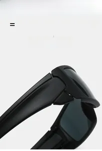 Détail de lunettes de soleil de sport montrant la monture légère et ultra élastique