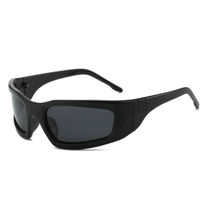 Lunettes de soleil polarisées de cyclisme noires enveloppantes pour le sport et style Y2K