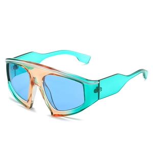 Oversized gradient sports sunglasses with blue polarized lenses and green-orange frame
