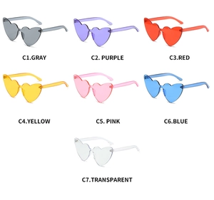 Collection de sept lunettes de soleil sans monture en forme de cœur en diverses teintes