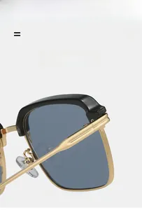 Detail der hochelastischen Metallscharniere und des leichten Materials der Sonnenbrille